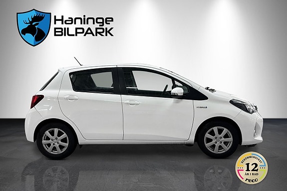 Toyota Yaris 6 of 24