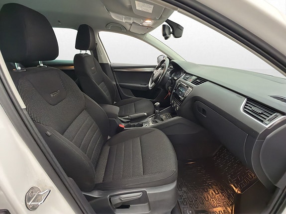 Skoda Octavia Scout 11 of 30