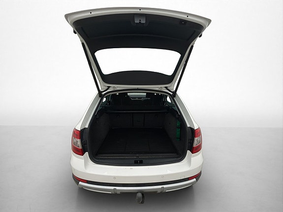 Skoda Octavia Scout 9 of 30