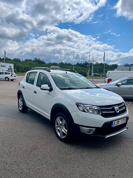 Dacia Sandero Stepway 2 of 8
