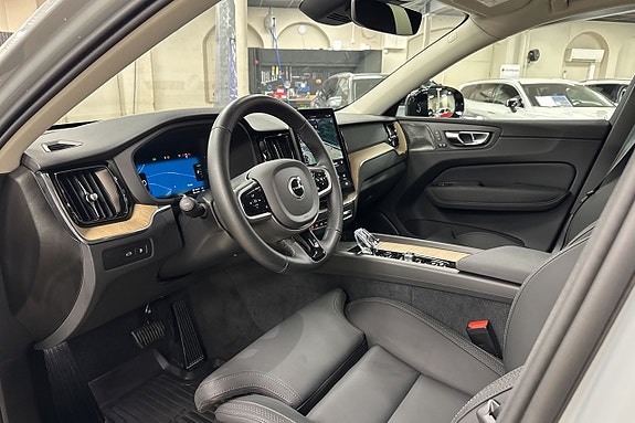 Volvo XC60 5 of 25