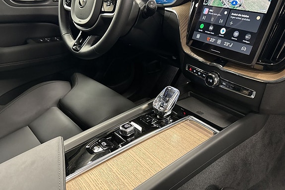 Volvo XC60 12 of 25