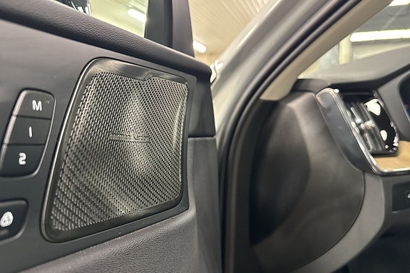 Volvo XC60 10 of 25