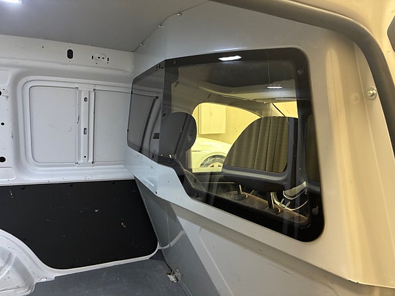 Volkswagen Caddy 10 of 13