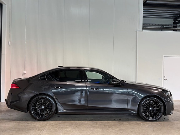 BMW M5 2 of 27