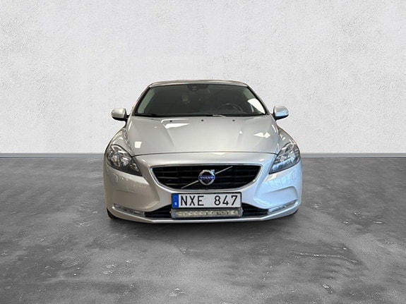 Volvo V40 8 of 18