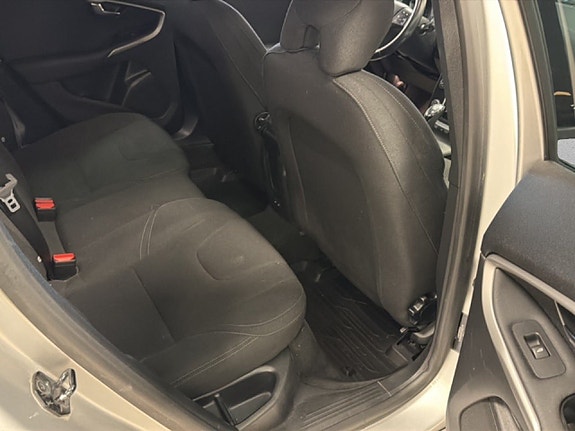Volvo V40 13 of 18