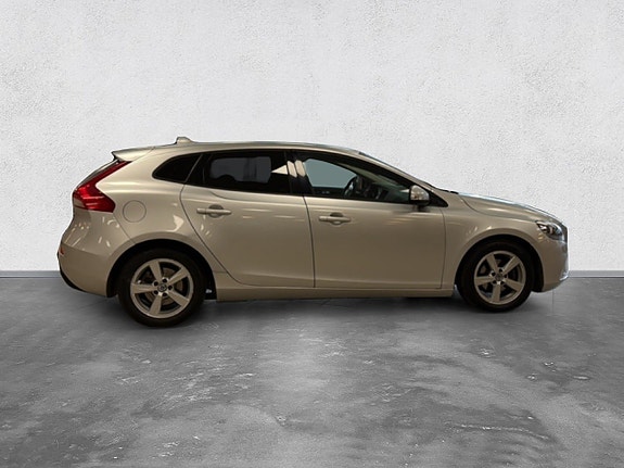 Volvo V40 6 of 18