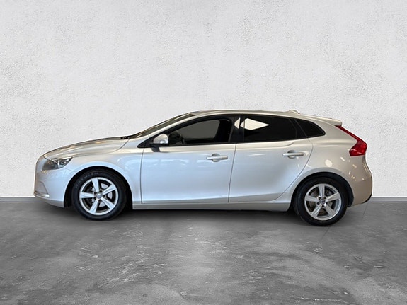 Volvo V40 2 of 18
