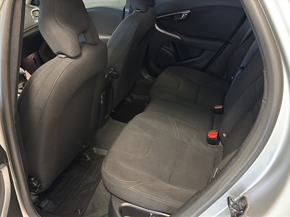 Volvo V40 11 of 18