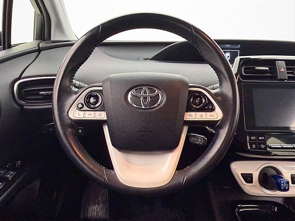 Toyota Prius Plug-in Hybrid 12 of 30