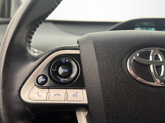 Toyota Prius Plug-in Hybrid 13 of 30
