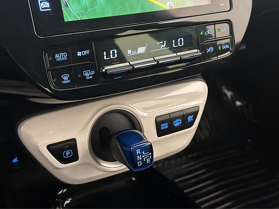 Toyota Prius Plug-in Hybrid 20 of 30