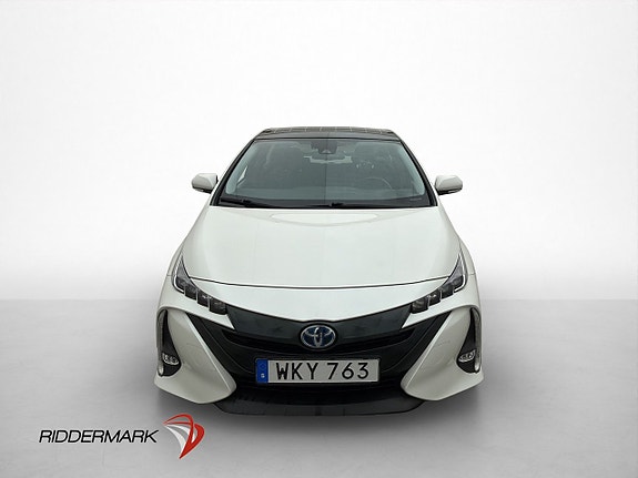 Toyota Prius Plug-in Hybrid 2 of 30