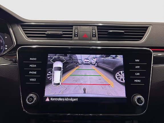 Skoda Superb 16 of 21