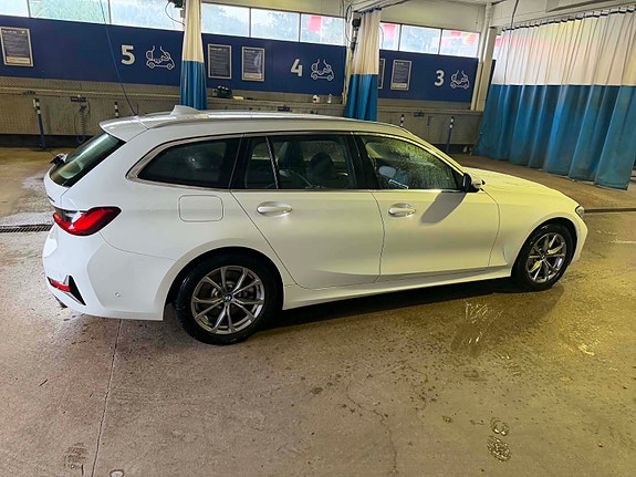 BMW 330e 5 of 18