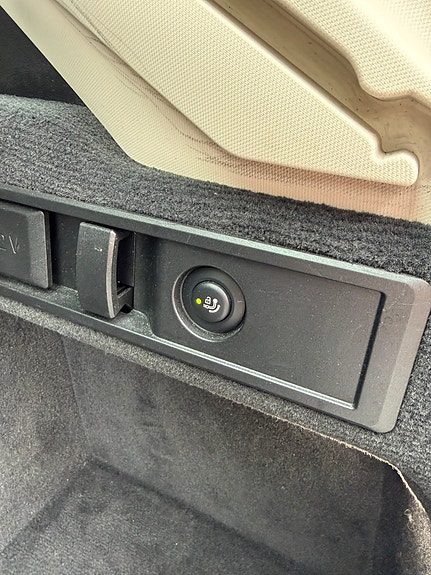 BMW 330e 10 of 18