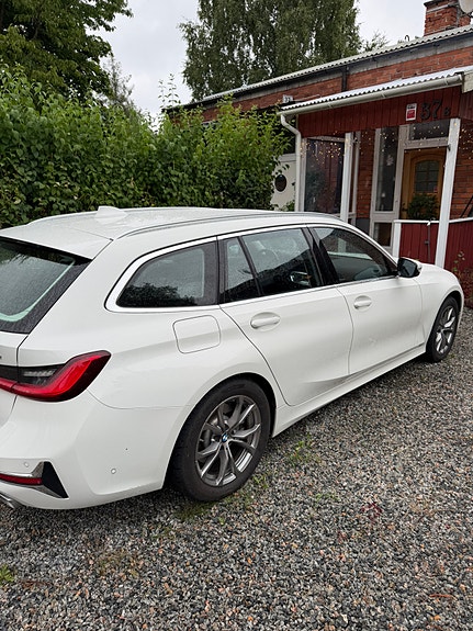 BMW 330e 4 of 18