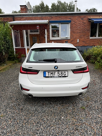 BMW 330e 3 of 18