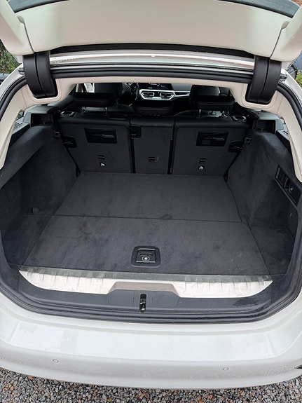 BMW 330e 9 of 18