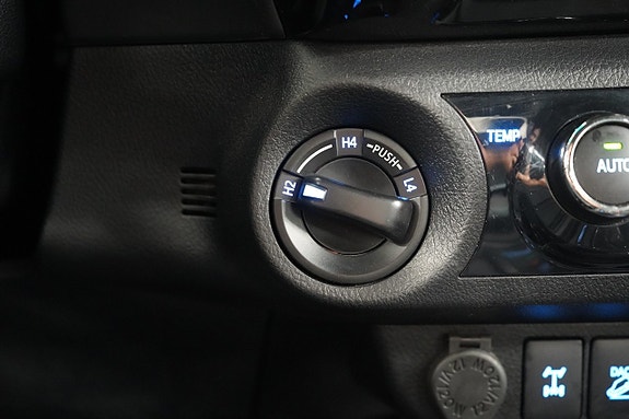 Toyota HiLux 21 of 27