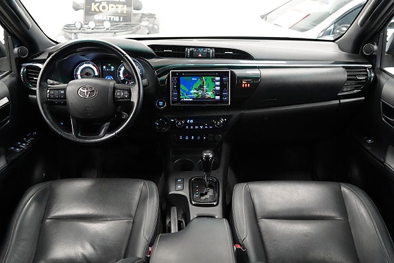 Toyota HiLux 16 of 27