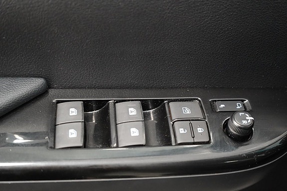 Toyota HiLux 14 of 27