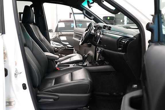 Toyota HiLux 12 of 27