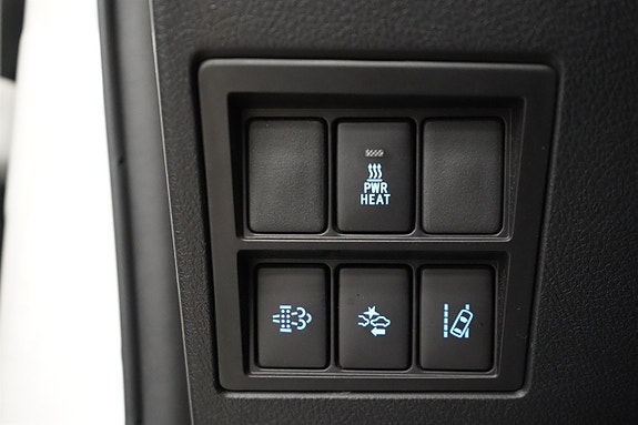 Toyota HiLux 15 of 27