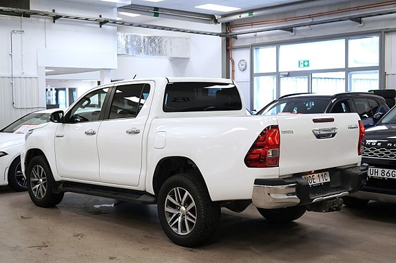 Toyota HiLux 3 of 27