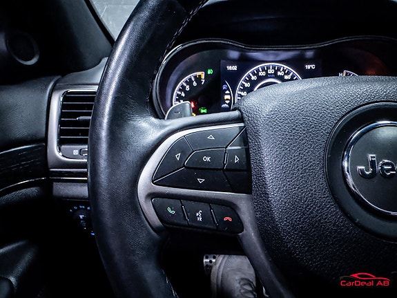 Jeep Grand Cherokee 23 of 30