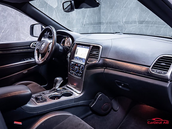 Jeep Grand Cherokee 14 of 30
