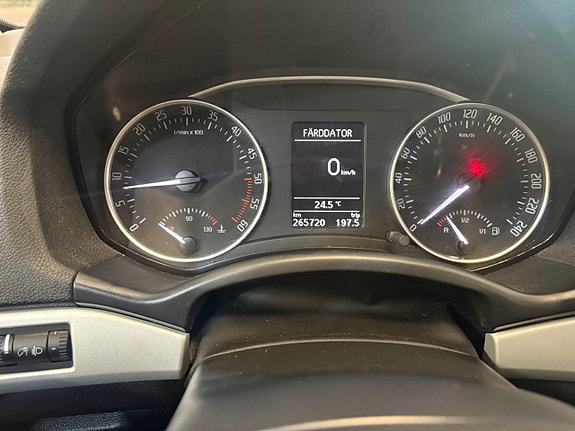 Skoda Octavia Scout 11 of 23