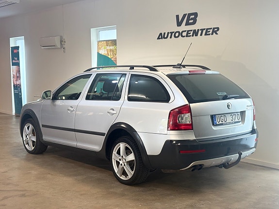 Skoda Octavia Scout 5 of 23