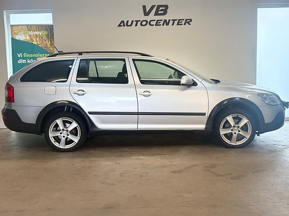 Skoda Octavia Scout 2 of 23