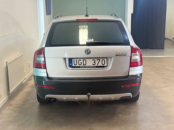 Skoda Octavia Scout 4 of 23