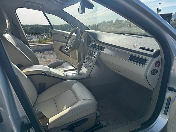 Volvo V70 6 of 11