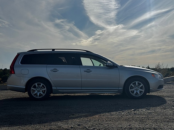 Volvo V70 3 of 11