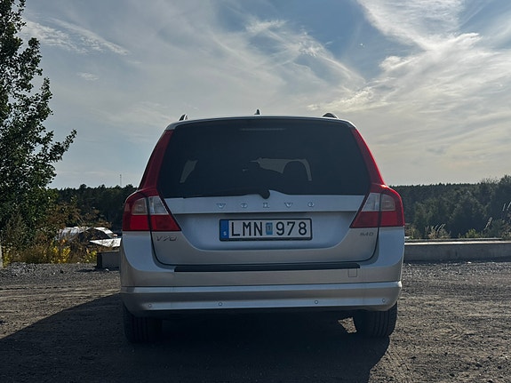 Volvo V70 4 of 11