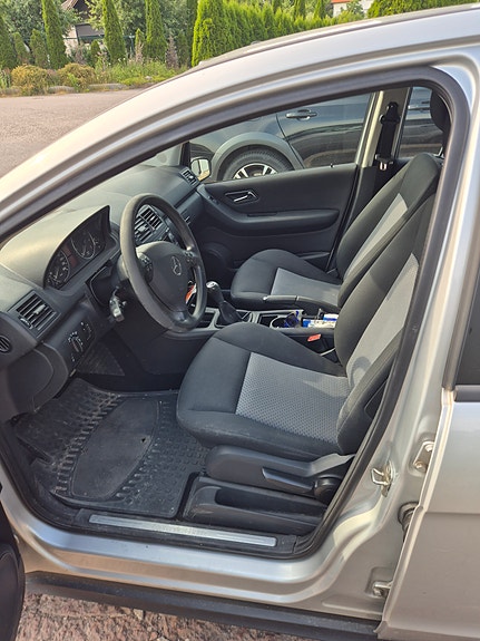 Mercedes-Benz A170 3 of 4