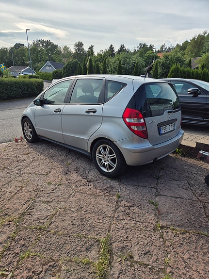 Mercedes-Benz A170 2 of 4