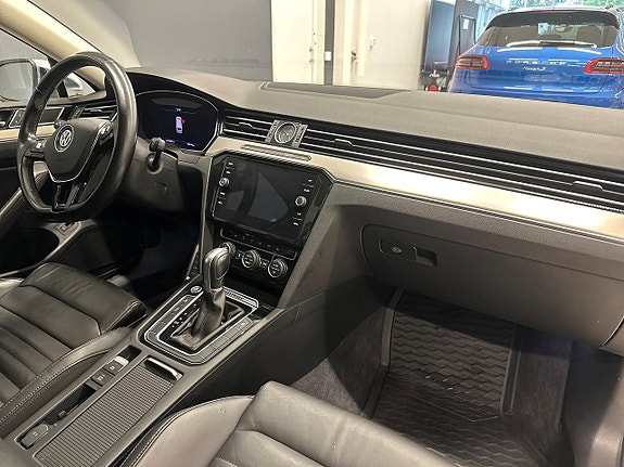 Volkswagen Passat Alltrack 11 of 22