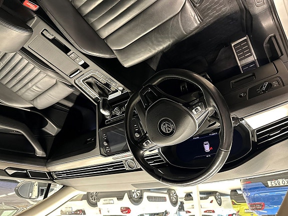 Volkswagen Passat Alltrack 14 of 22