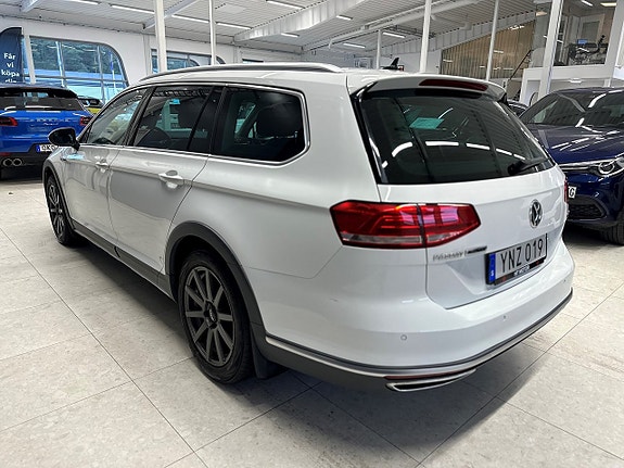 Volkswagen Passat Alltrack 4 of 22