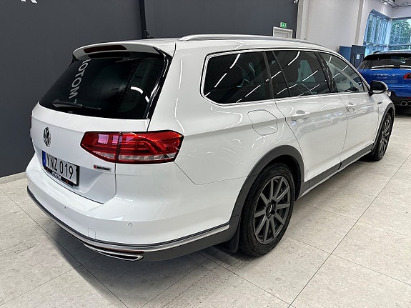 Volkswagen Passat Alltrack 9 of 22
