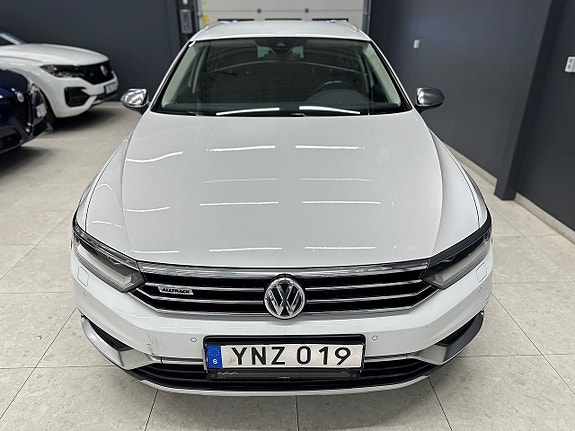 Volkswagen Passat Alltrack 3 of 22