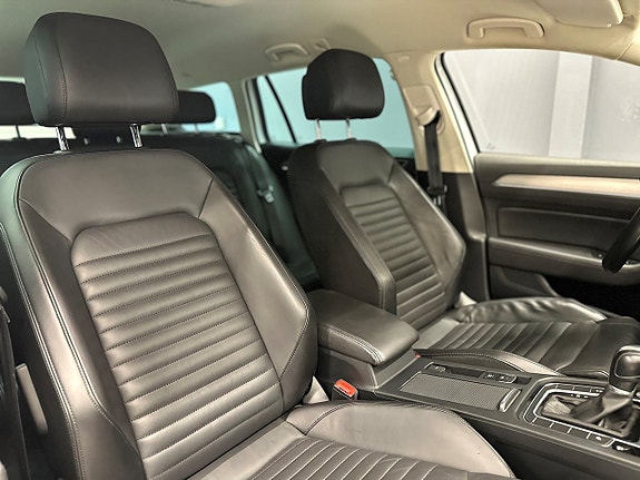 Volkswagen Passat Alltrack 12 of 22