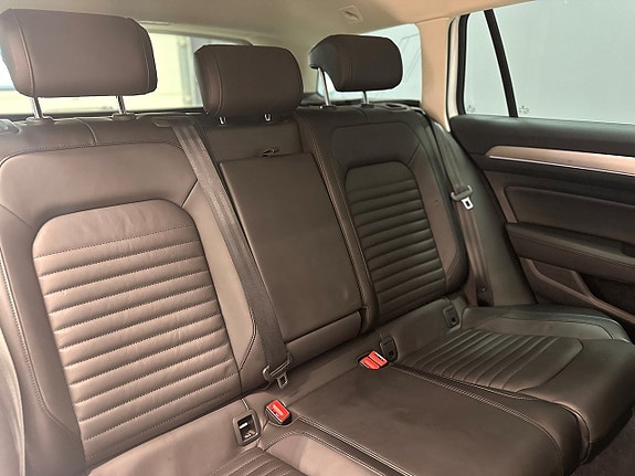 Volkswagen Passat Alltrack 20 of 22