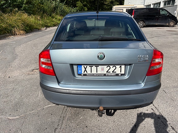 Skoda Octavia 2 of 9
