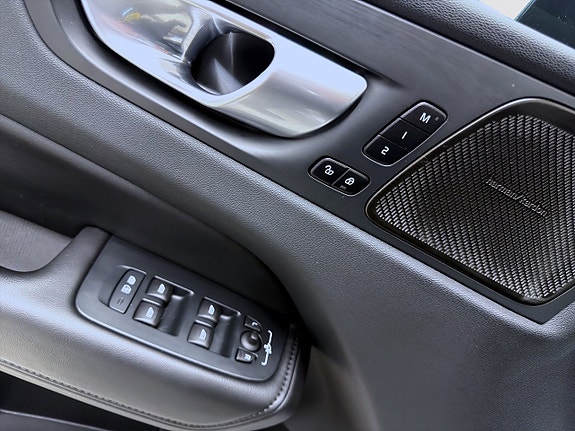 Volvo XC60 15 of 21